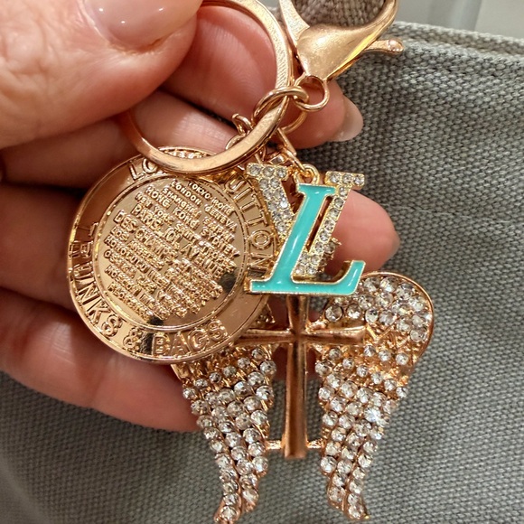 (Last one!!)Foundation Louis Vuitton (FVL) Light Gray Tote with Pink Keychain - Picture 3 of 9